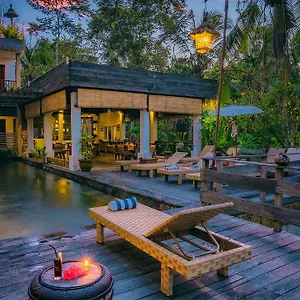 Alam Sembuwuk Holiday park